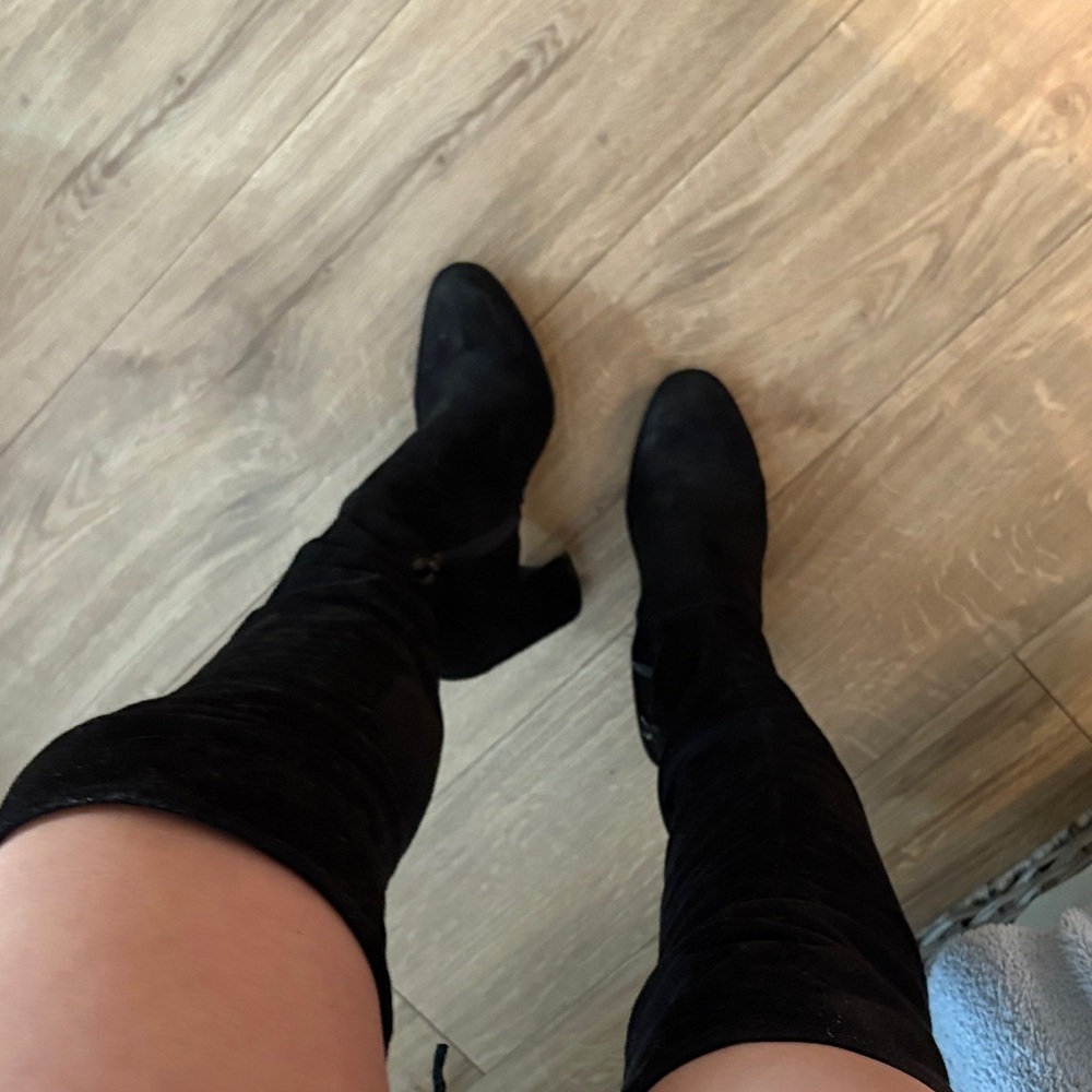 Elegant Black Knee-High Women's Boots